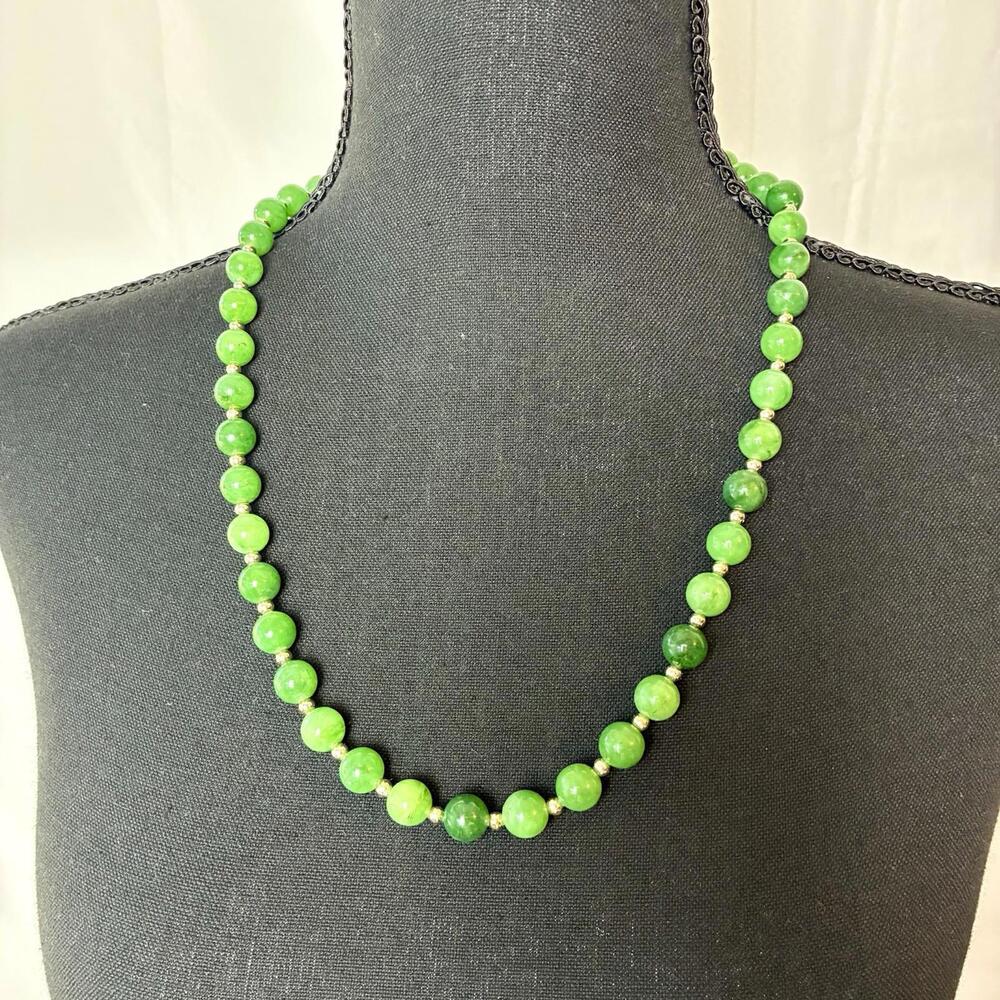 Vintage Green Jade Style Beaded Necklace Silver Tone Spacer Beads 1990s